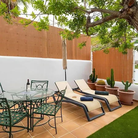 Julia Tenerife أذيخي