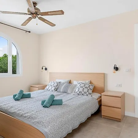 Julia Tenerife * أذيخي